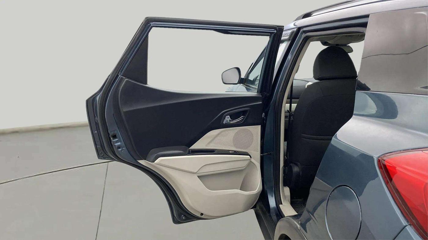 2019 Mahindra XUV300 W8 1.2 PETROL, Petrol, Manual, 61,610 km, LHS Rear Door