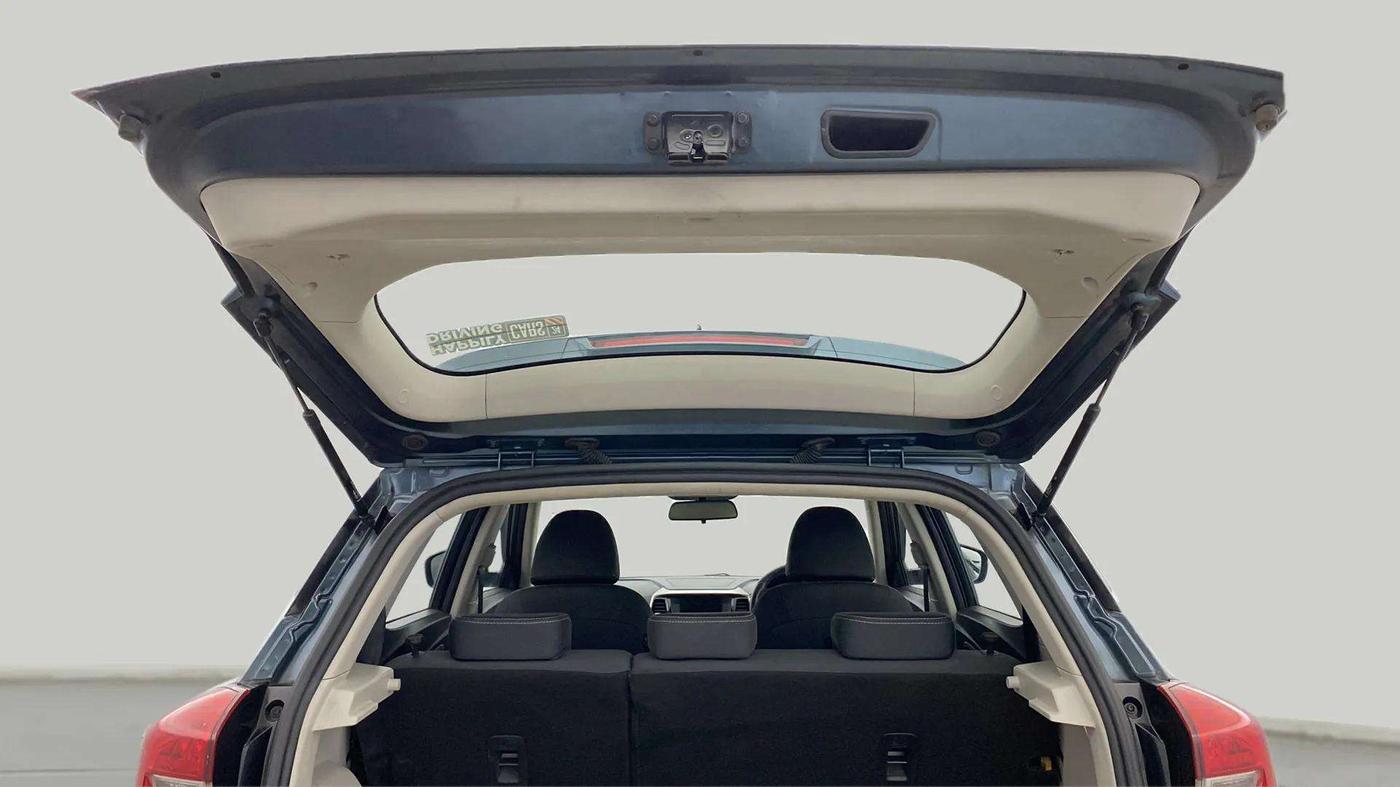 2019 Mahindra XUV300 W8 1.2 PETROL, Petrol, Manual, 61,610 km, Boot Door Open