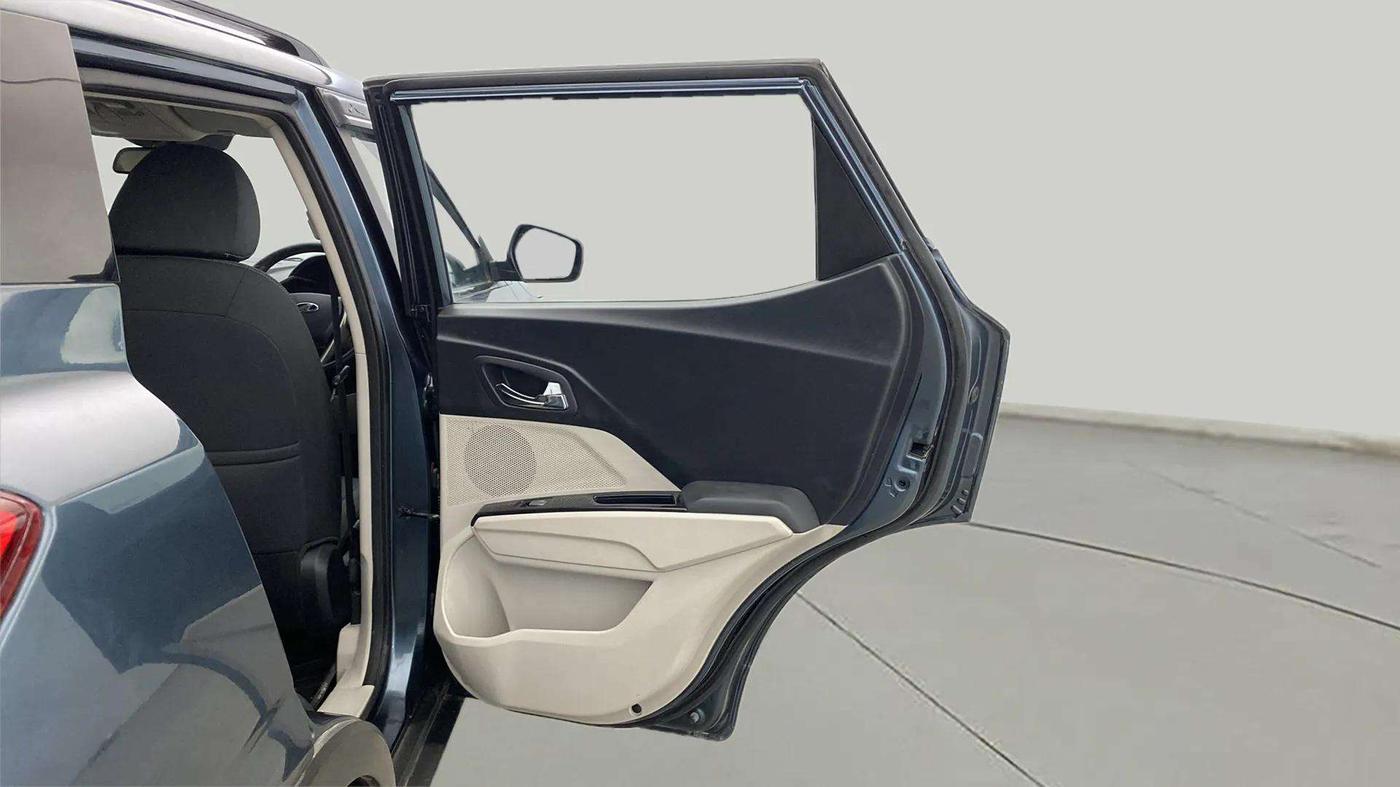 2019 Mahindra XUV300 W8 1.2 PETROL, Petrol, Manual, 61,610 km, RHS Rear Door