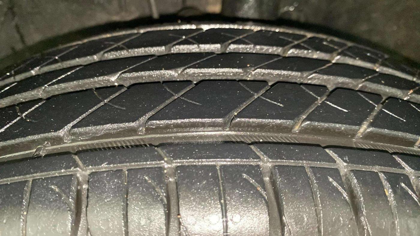 2013 Hyundai i20 SPORTZ 1.4 CRDI, Diesel, Manual, 63,021 km, Left Front Tyre Tread
