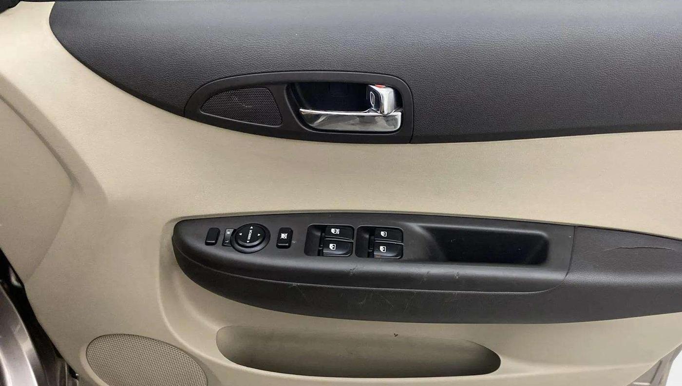 2013 Hyundai i20 SPORTZ 1.4 CRDI, Diesel, Manual, 63,021 km, Driver Side Door Panels Control