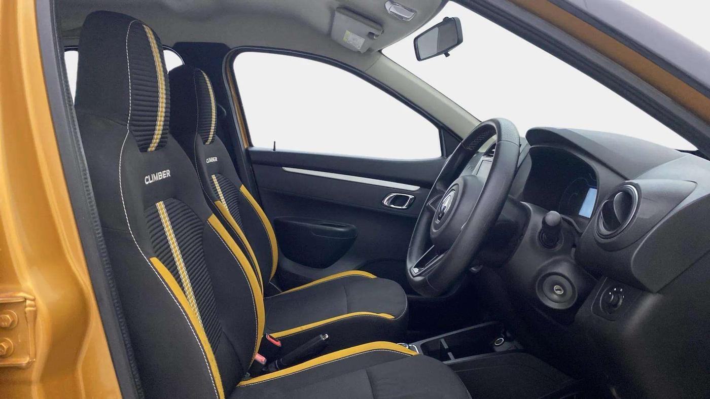 2022 Renault Kwid CLIMBER AMT 1.0, Petrol, Automatic, 19,757 km, Right Side Front Door Cabin