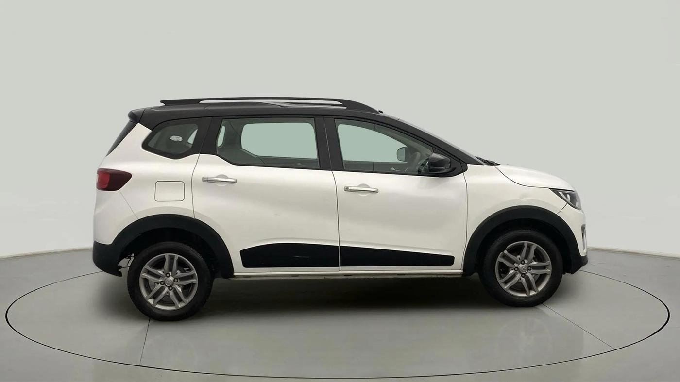 2023 Renault TRIBER RXZ DUAL TONE, Petrol, Manual, 39,826 km, Right Side View