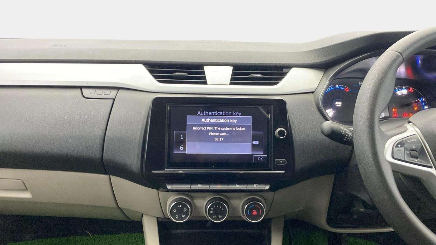 2023 Renault TRIBER RXZ DUAL TONE, Petrol, Manual, 39,826 km, Air Conditioner