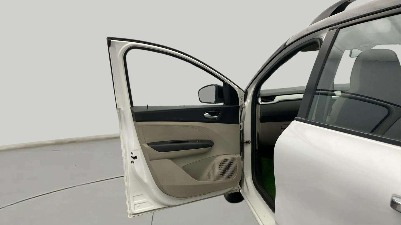 2023 Renault TRIBER RXZ DUAL TONE, Petrol, Manual, 39,826 km, LHS Front Door