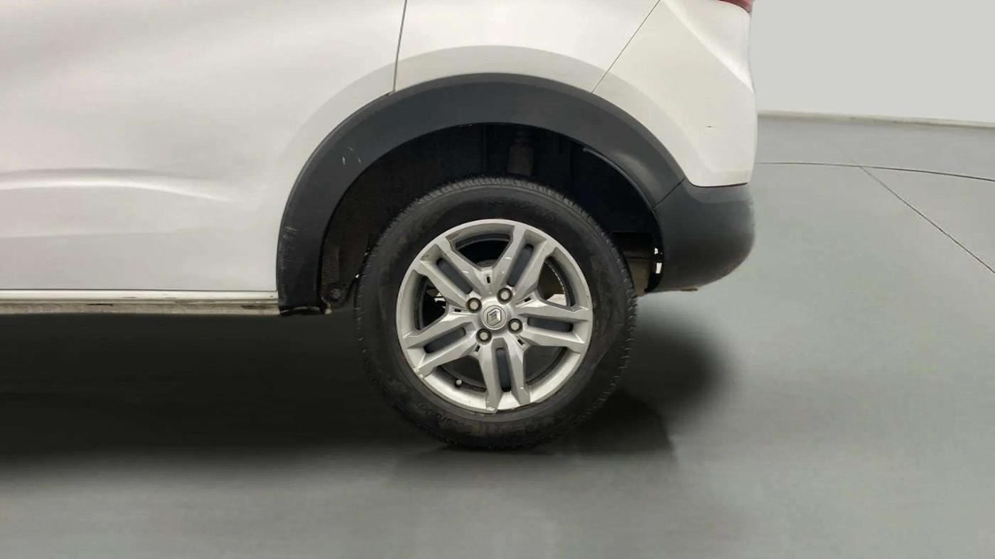 2023 Renault TRIBER RXZ DUAL TONE, Petrol, Manual, 39,826 km, Left Rear Wheel