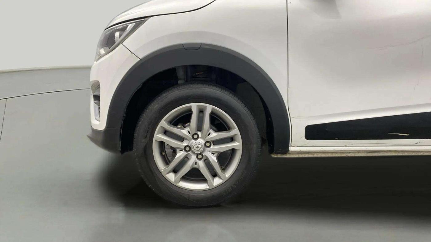 2023 Renault TRIBER RXZ DUAL TONE, Petrol, Manual, 39,826 km, Left Front Wheel