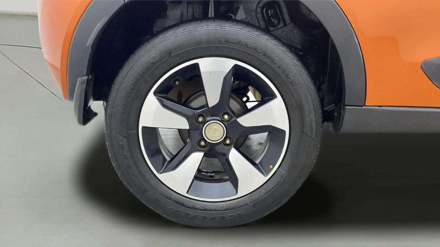 2019 Tata NEXON XZ PLUS PETROL DUAL TONE, Petrol, Manual, 46,005 km, Right Rear Wheel