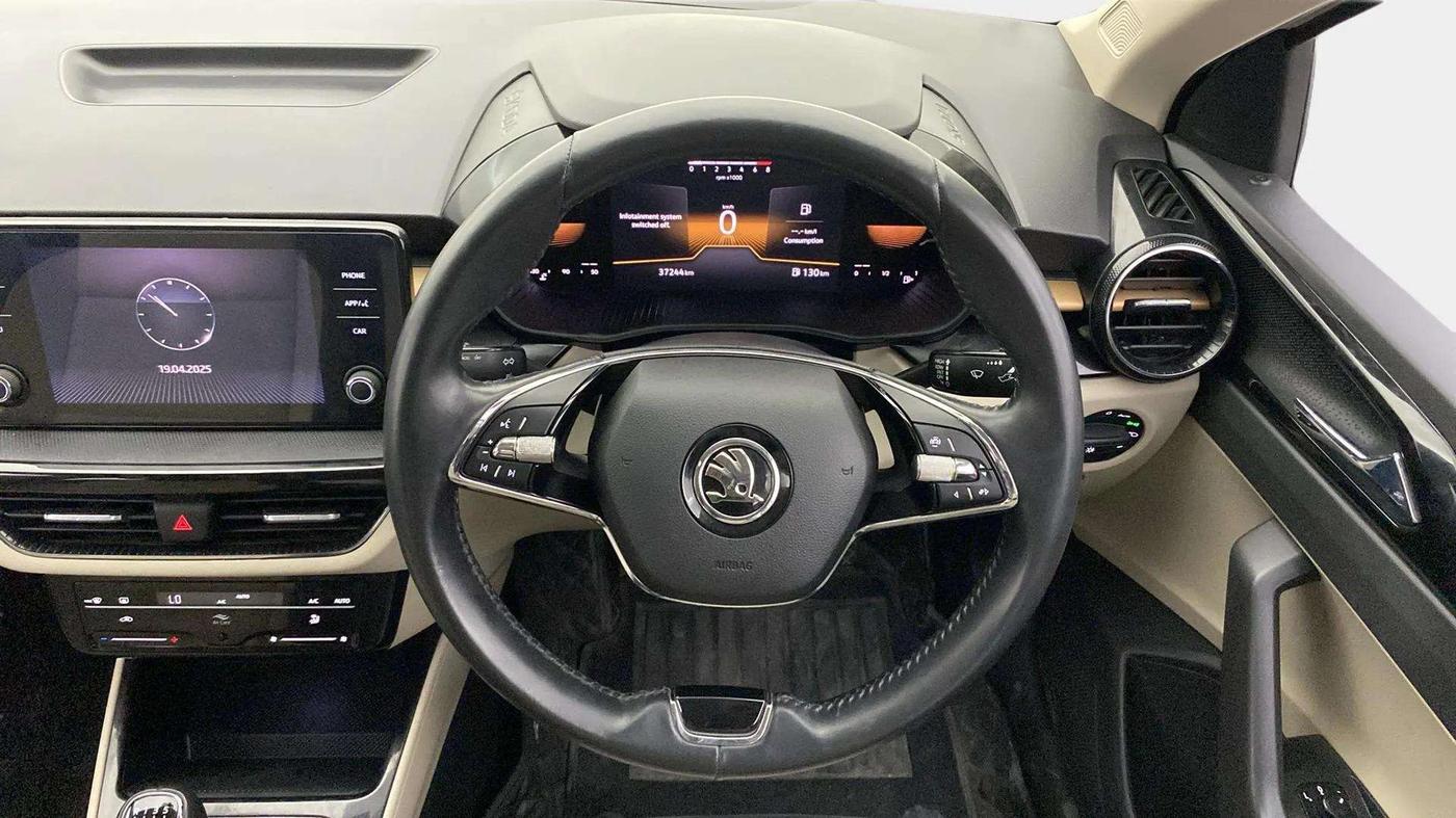 2022 Skoda SLAVIA STYLE 1.0L TSI MT, Petrol, Manual, 37,261 km, Steering Wheel Close Up