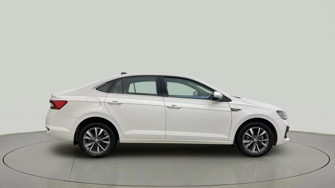 2022 Skoda SLAVIA STYLE 1.0L TSI MT, Petrol, Manual, 37,261 km, Right Side View