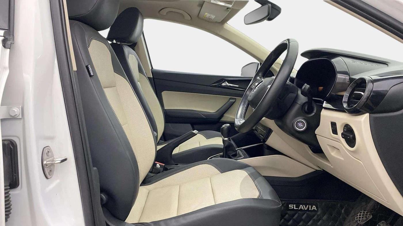 2022 Skoda SLAVIA STYLE 1.0L TSI MT, Petrol, Manual, 37,261 km, Right Side Front Door Cabin