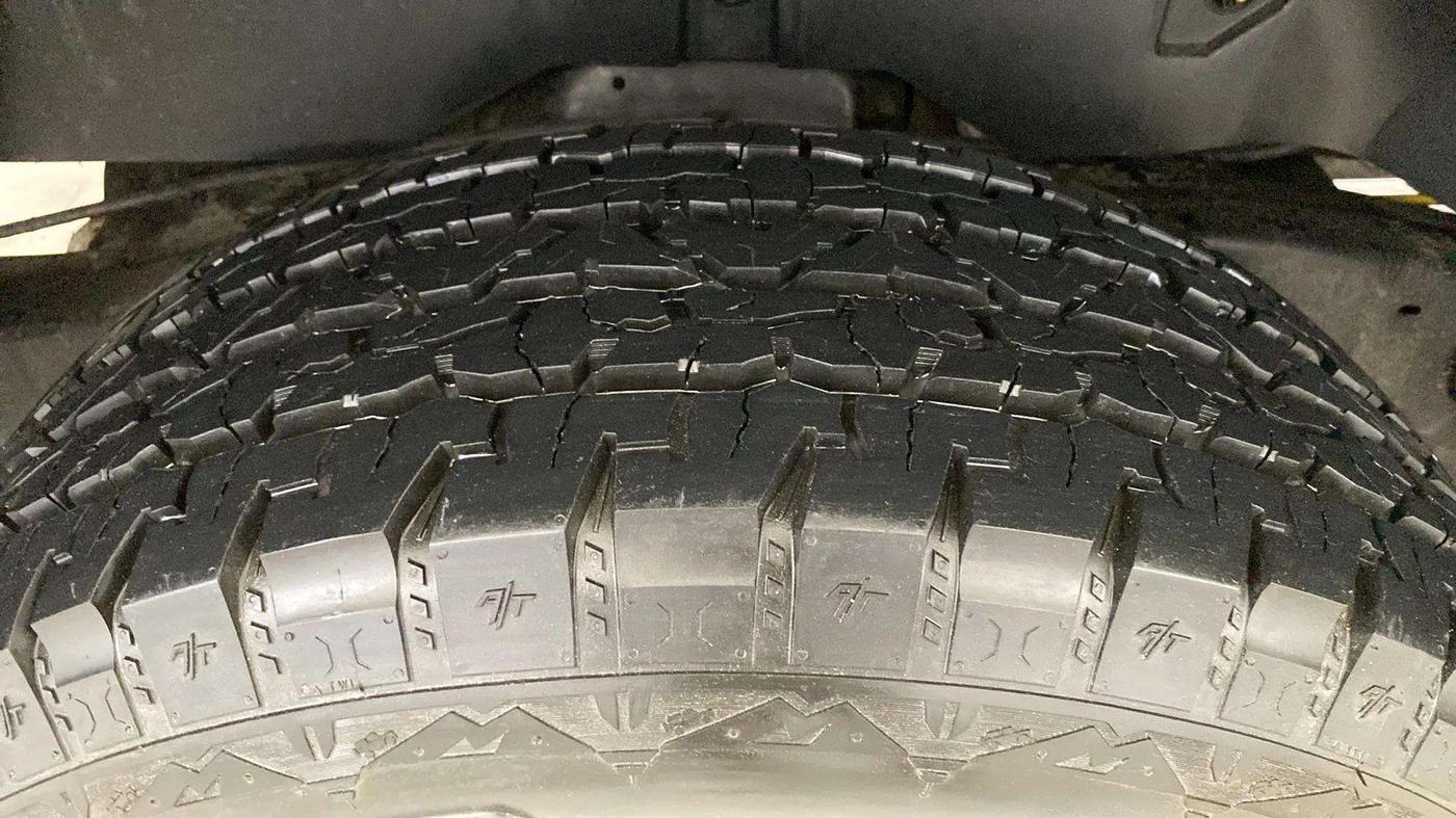 2023 Mahindra Thar LX P 2WD AT HT, Petrol, Automatic, 8,471 km, Right Rear Tyre Tread