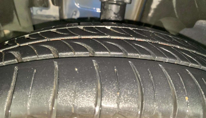 2017 Renault Kwid CLIMBER 1.0, Petrol, Manual, 51,870 km, Left Front Tyre Tread