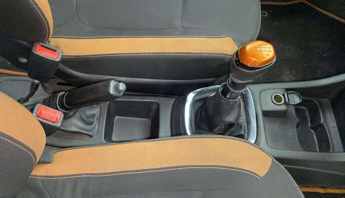 2017 Renault Kwid CLIMBER 1.0, Petrol, Manual, 51,870 km, Gear Lever