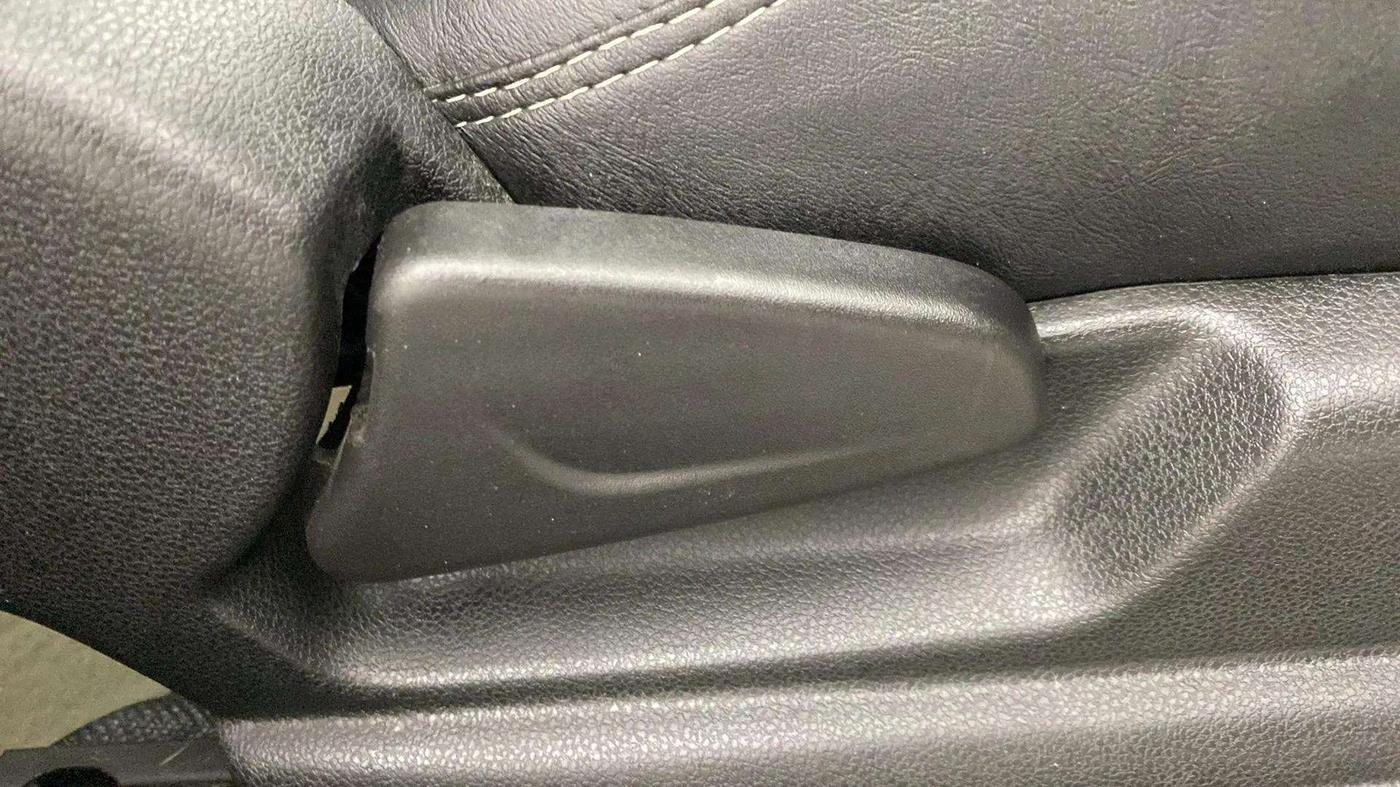 2020 Renault Kwid RXT 1.0 AMT (O), Petrol, Automatic, 14,679 km, Driver Side Adjustment Panel