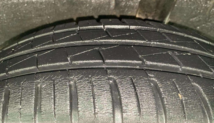 2020 Renault Kwid RXT 1.0 AMT (O), Petrol, Automatic, 14,679 km, Left Rear Tyre Tread