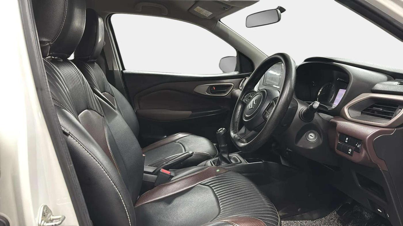2023 Maruti FRONX DELTA 1.2 MT PETROL, Petrol, Manual, 25,039 km, Right Side Front Door Cabin
