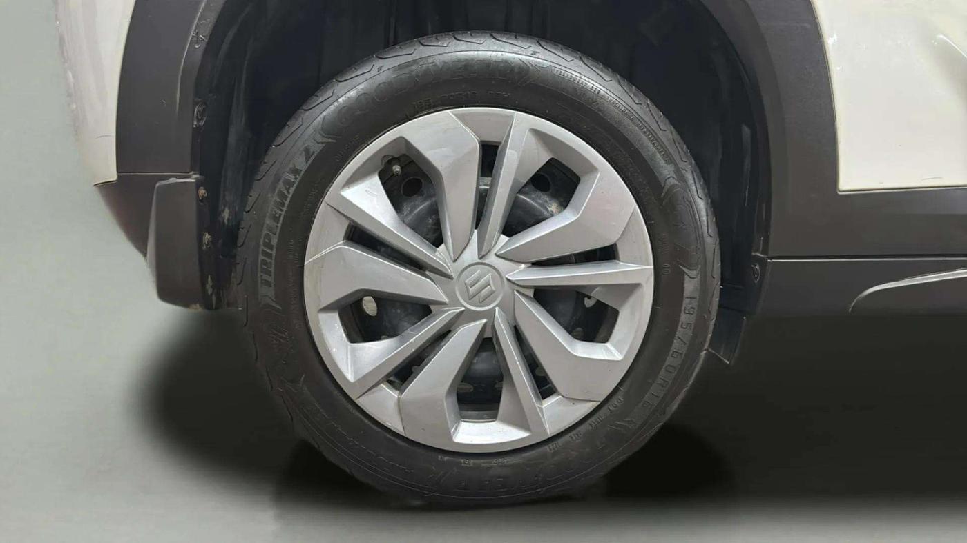 2023 Maruti FRONX DELTA 1.2 MT PETROL, Petrol, Manual, 25,039 km, Right Rear Wheel