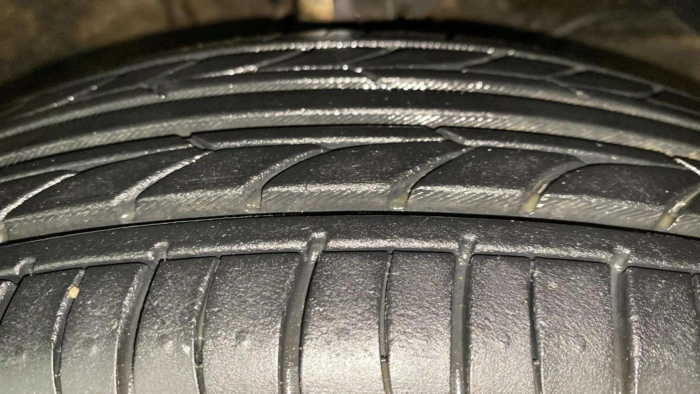 2018 Maruti Dzire VXI AMT, Petrol, Automatic, 23,701 km, Right Front Tyre Tread