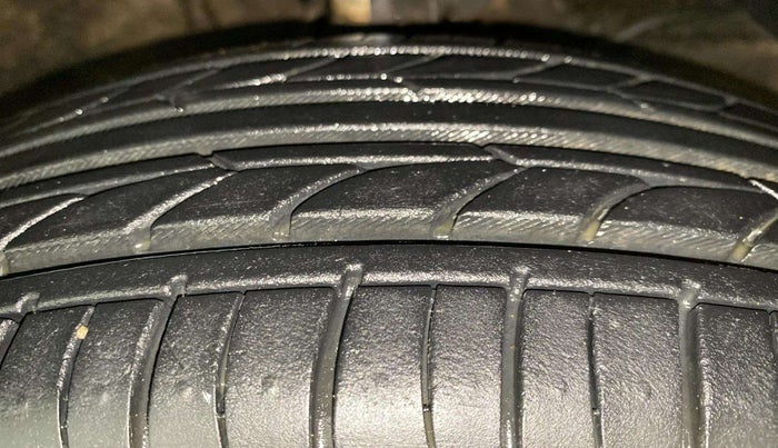 2018 Maruti Dzire VXI AMT, Petrol, Automatic, 23,701 km, Right Front Tyre Tread