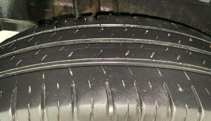 2018 Maruti Dzire VXI AMT, Petrol, Automatic, 23,701 km, Right Rear Tyre Tread