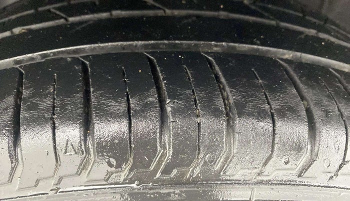 2021 Hyundai NEW I20 SPORTZ 1.2 AT, Petrol, Automatic, 30,970 km, Left Front Tyre Tread