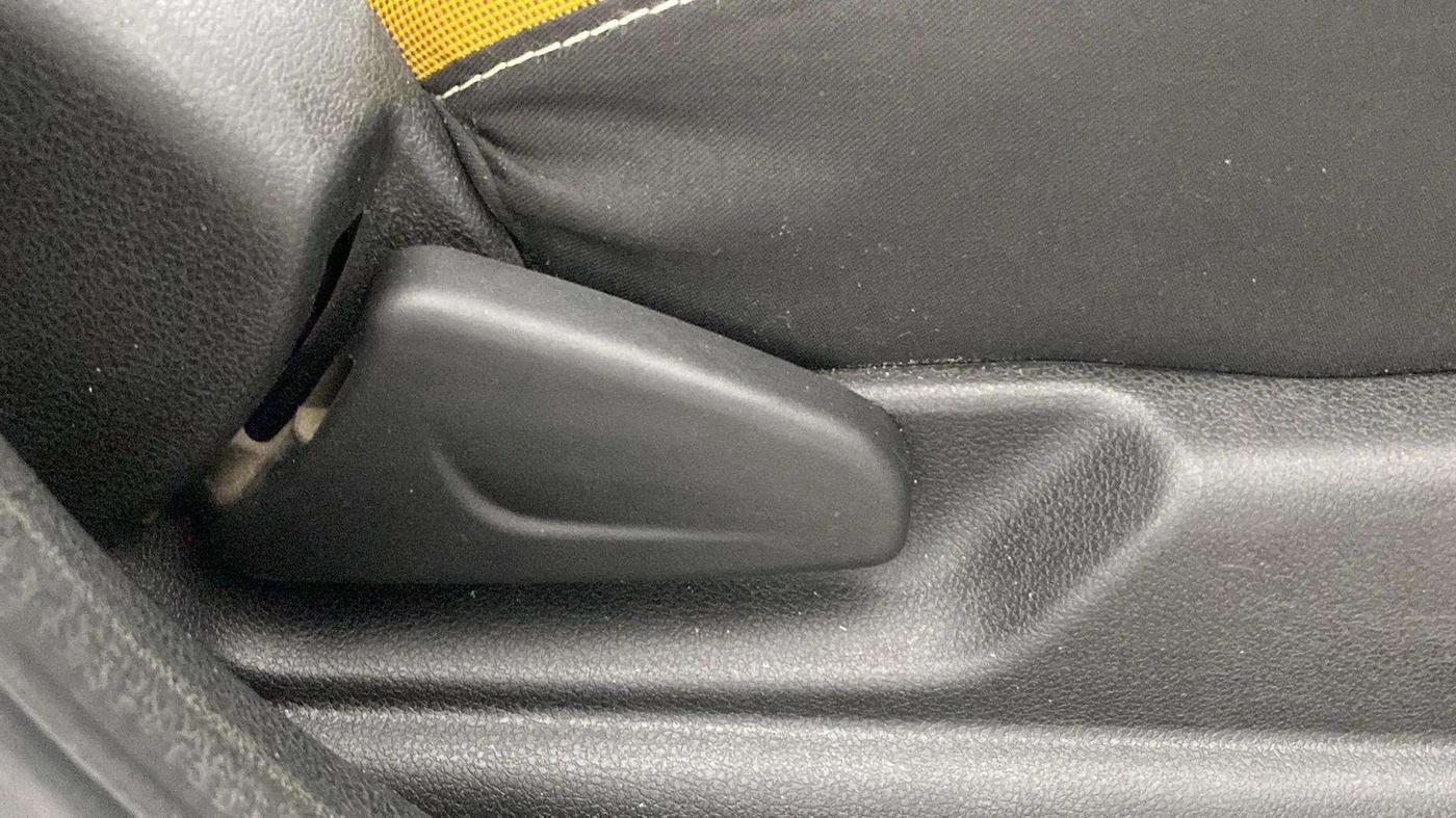 2023 Renault Kwid CLIMBER 1.0 AMT Dual Tone , Petrol, Automatic, 39,326 km, Driver Side Adjustment Panel