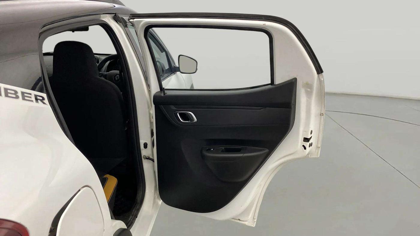 2023 Renault Kwid CLIMBER 1.0 AMT Dual Tone , Petrol, Automatic, 39,326 km, RHS Rear Door