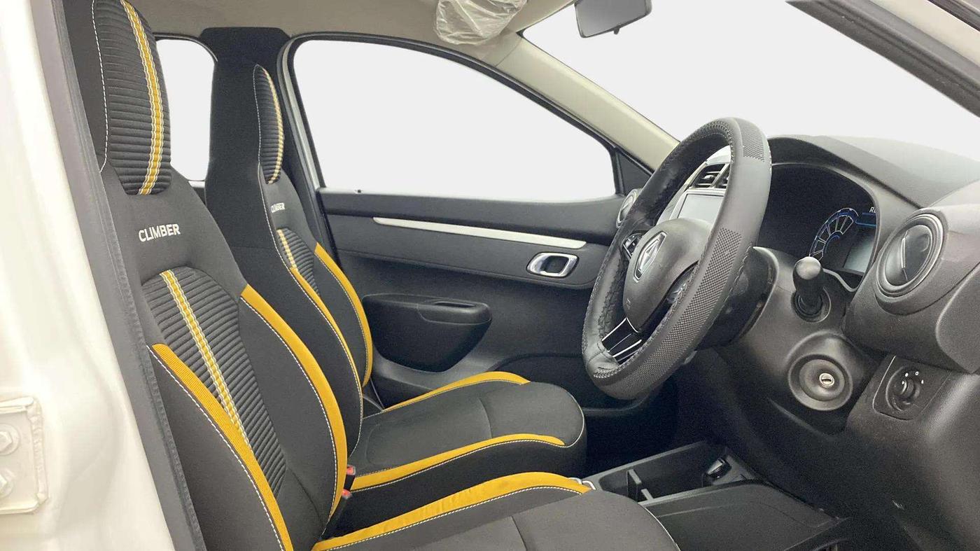 2023 Renault Kwid CLIMBER 1.0 AMT Dual Tone , Petrol, Automatic, 39,326 km, Right Side Front Door Cabin