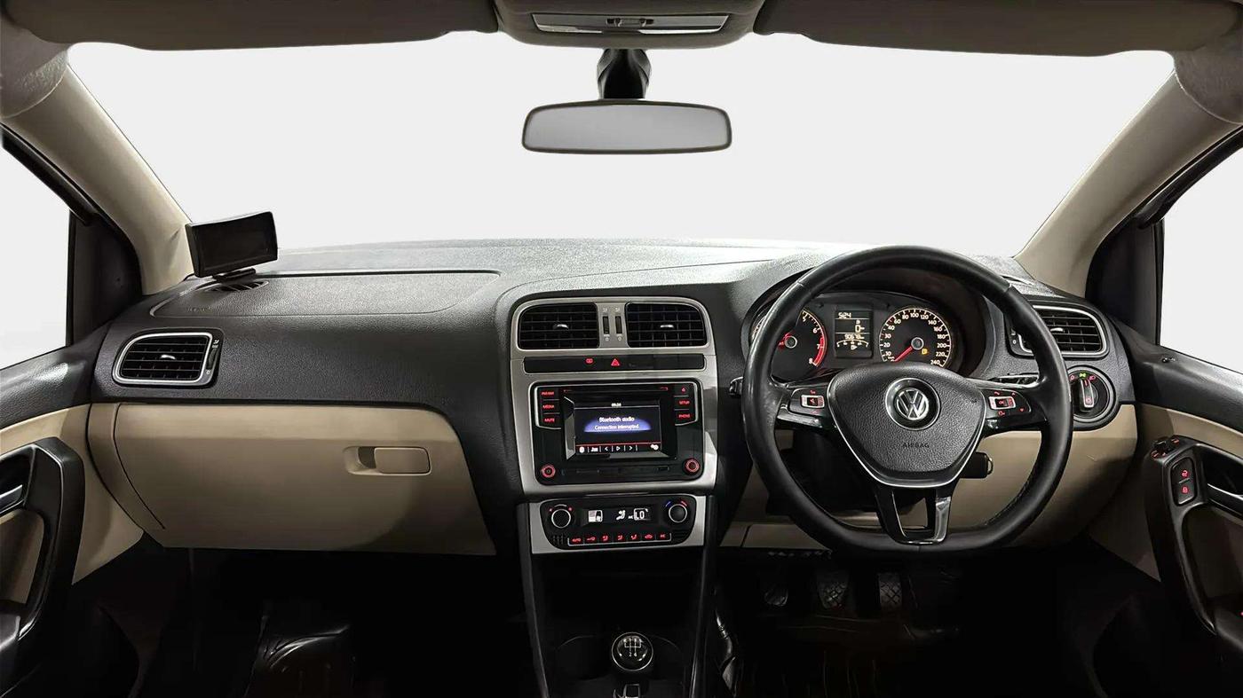 2016 Volkswagen Polo HIGHLINE1.2L, Petrol, Manual, 90,843 km, Dashboard