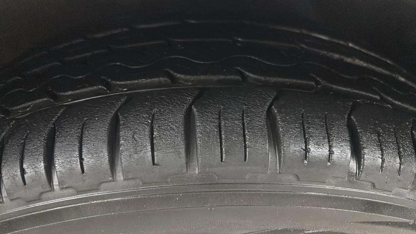 2016 Volkswagen Polo HIGHLINE1.2L, Petrol, Manual, 90,843 km, Right Front Tyre Tread