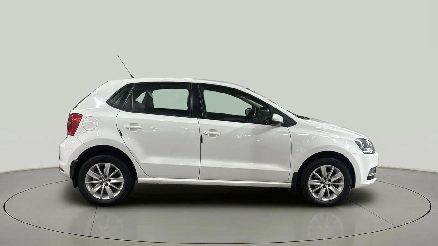 2016 Volkswagen Polo HIGHLINE1.2L, Petrol, Manual, 90,843 km, Right Side View