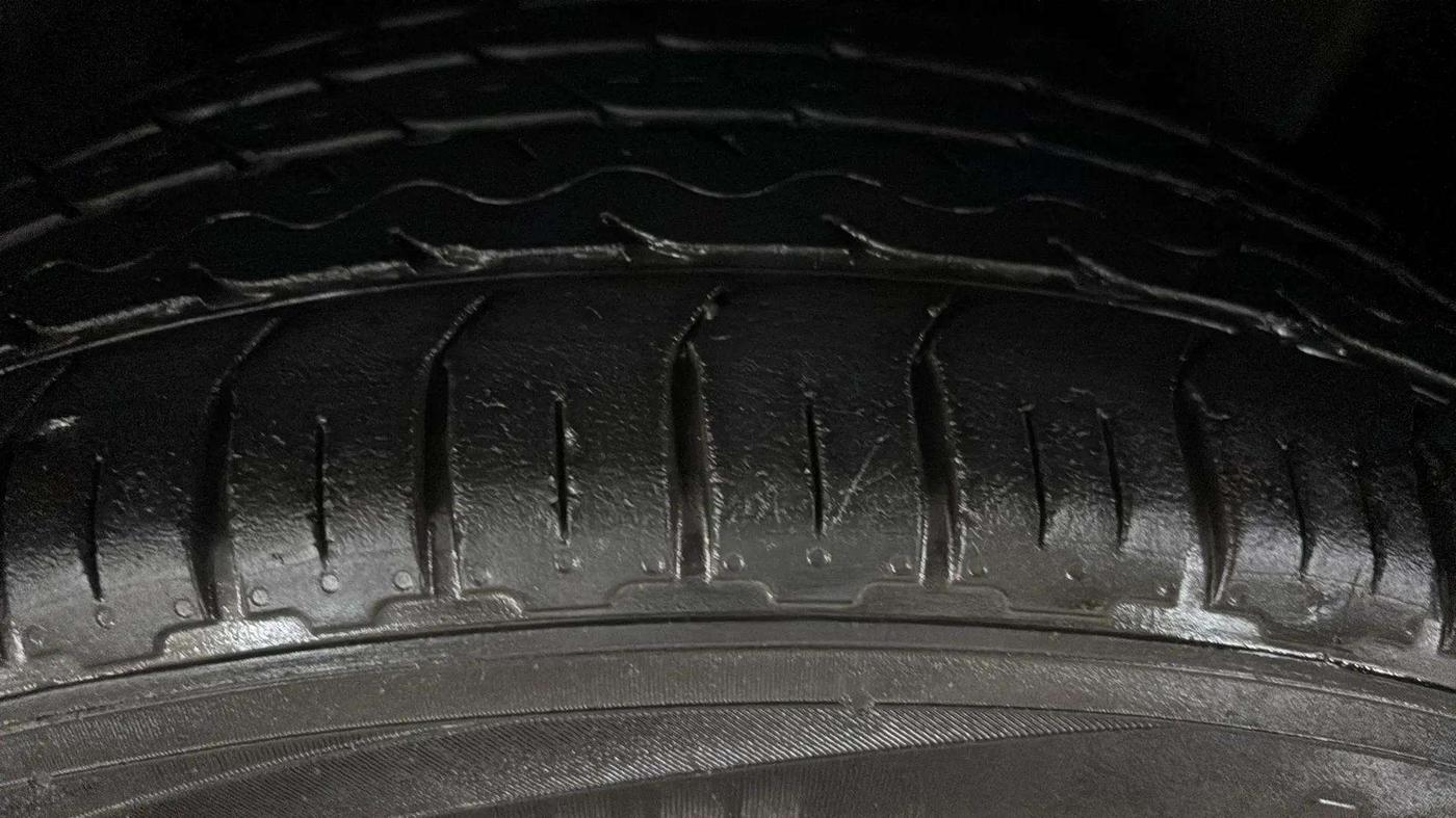 2016 Volkswagen Polo HIGHLINE1.2L, Petrol, Manual, 90,843 km, Left Rear Tyre Tread