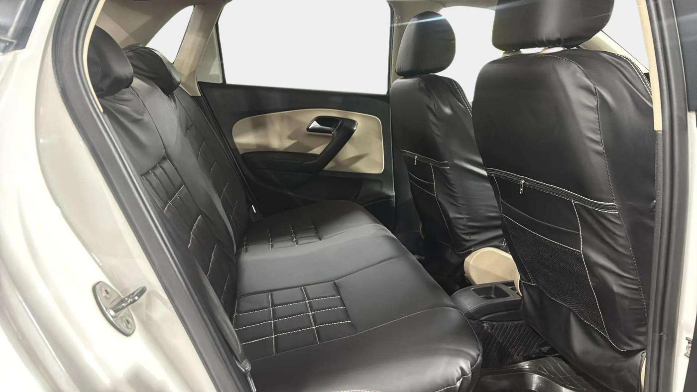2016 Volkswagen Polo HIGHLINE1.2L, Petrol, Manual, 90,843 km, Right Side Rear Door Cabin