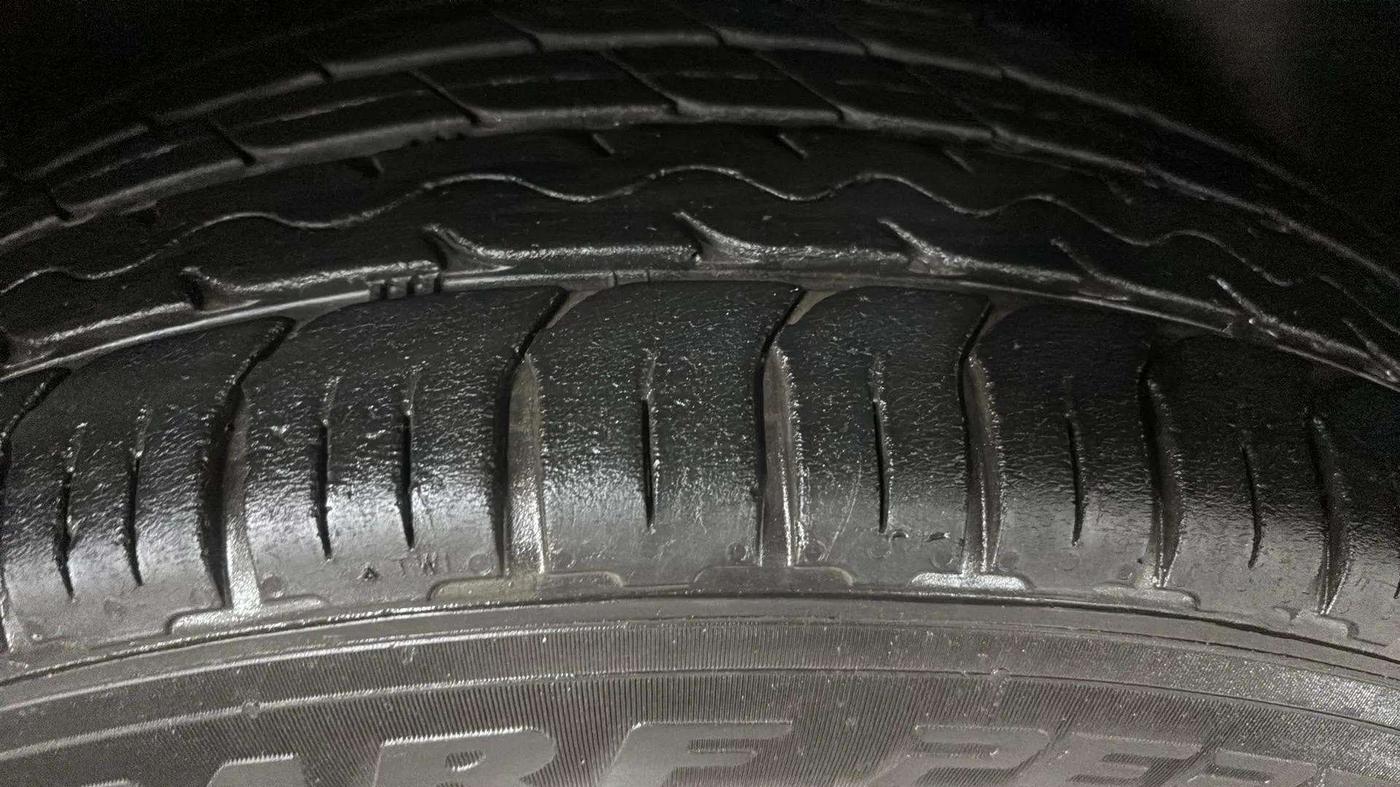 2016 Volkswagen Polo HIGHLINE1.2L, Petrol, Manual, 90,843 km, Right Rear Tyre Tread