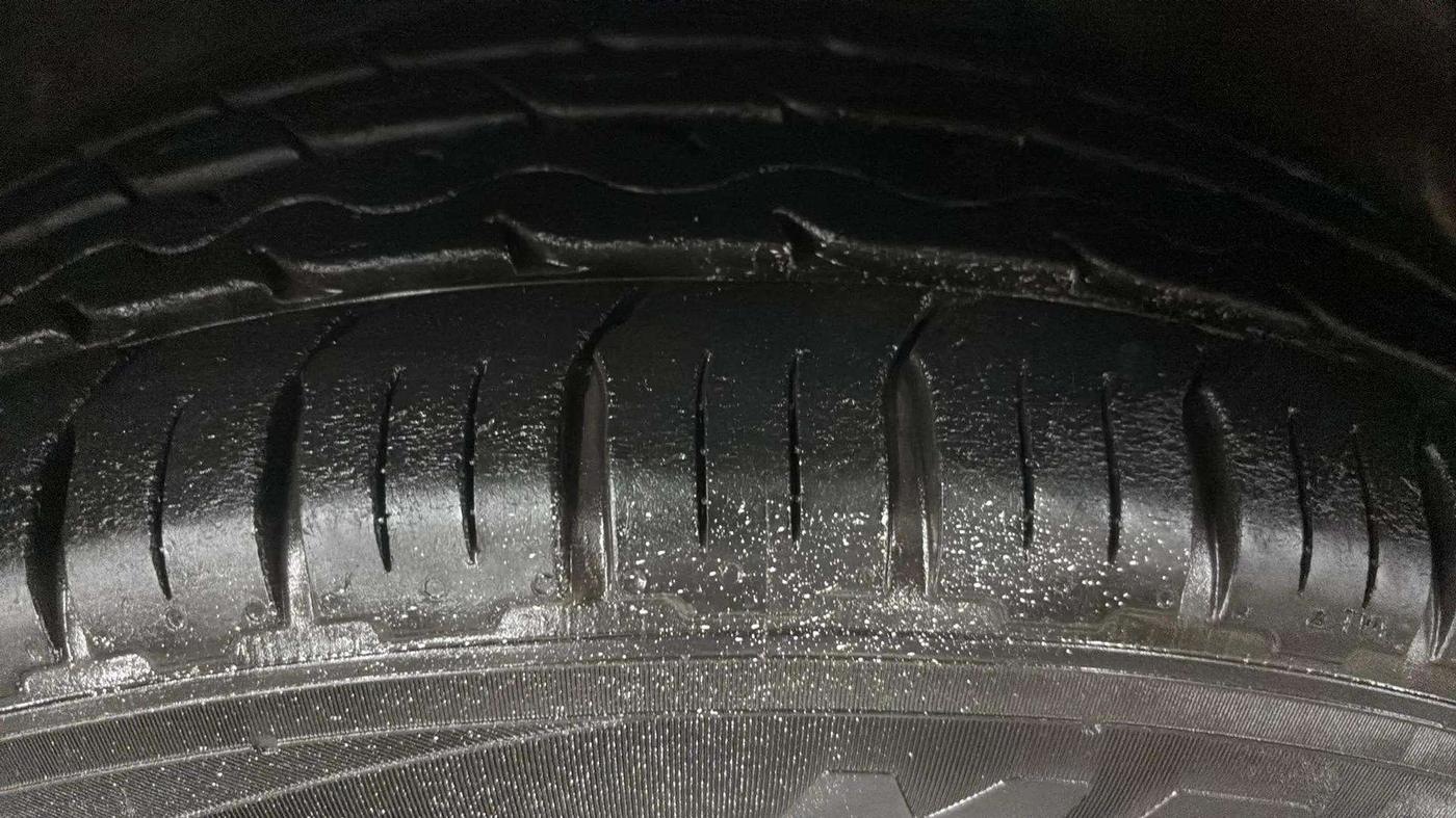 2016 Volkswagen Polo HIGHLINE1.2L, Petrol, Manual, 90,843 km, Left Front Tyre Tread