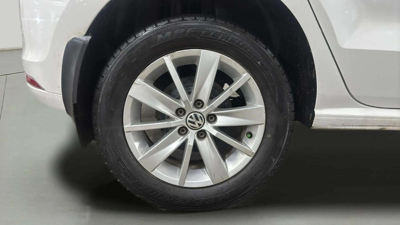 2016 Volkswagen Polo HIGHLINE1.2L, Petrol, Manual, 90,843 km, Right Rear Wheel