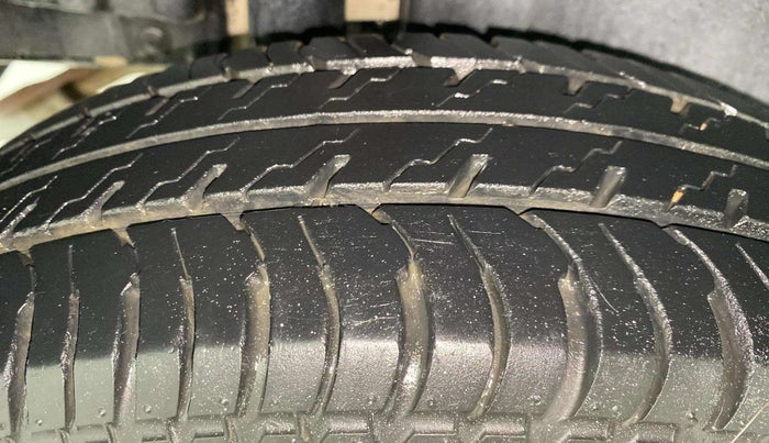 2015 Maruti Swift VXI, Petrol, Manual, 73,863 km, Right Rear Tyre Tread