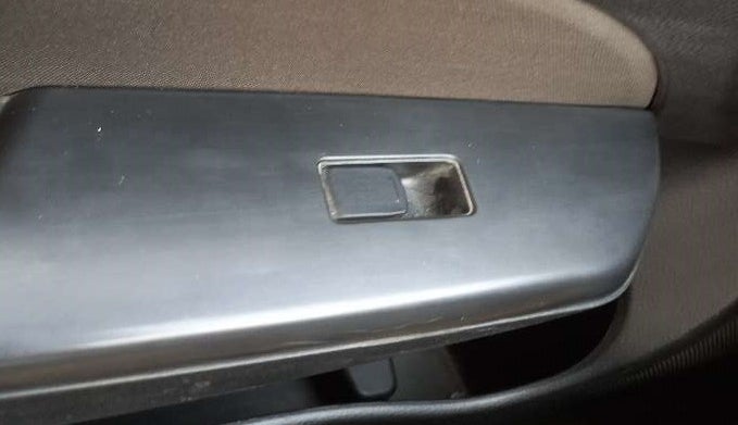 2015 Maruti Swift VXI, Petrol, Manual, 73,863 km, Left front window switch / handle - Power window makes minor noise
