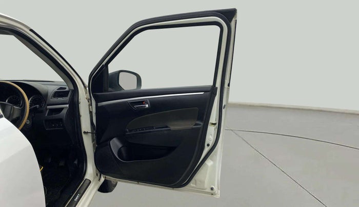 2015 Maruti Swift VXI, Petrol, Manual, 73,863 km, RHS Front Door