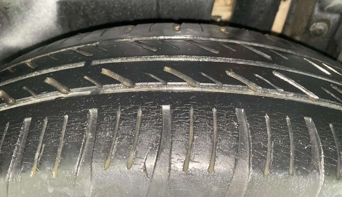 2015 Maruti Swift VXI, Petrol, Manual, 73,863 km, Left Rear Tyre Tread