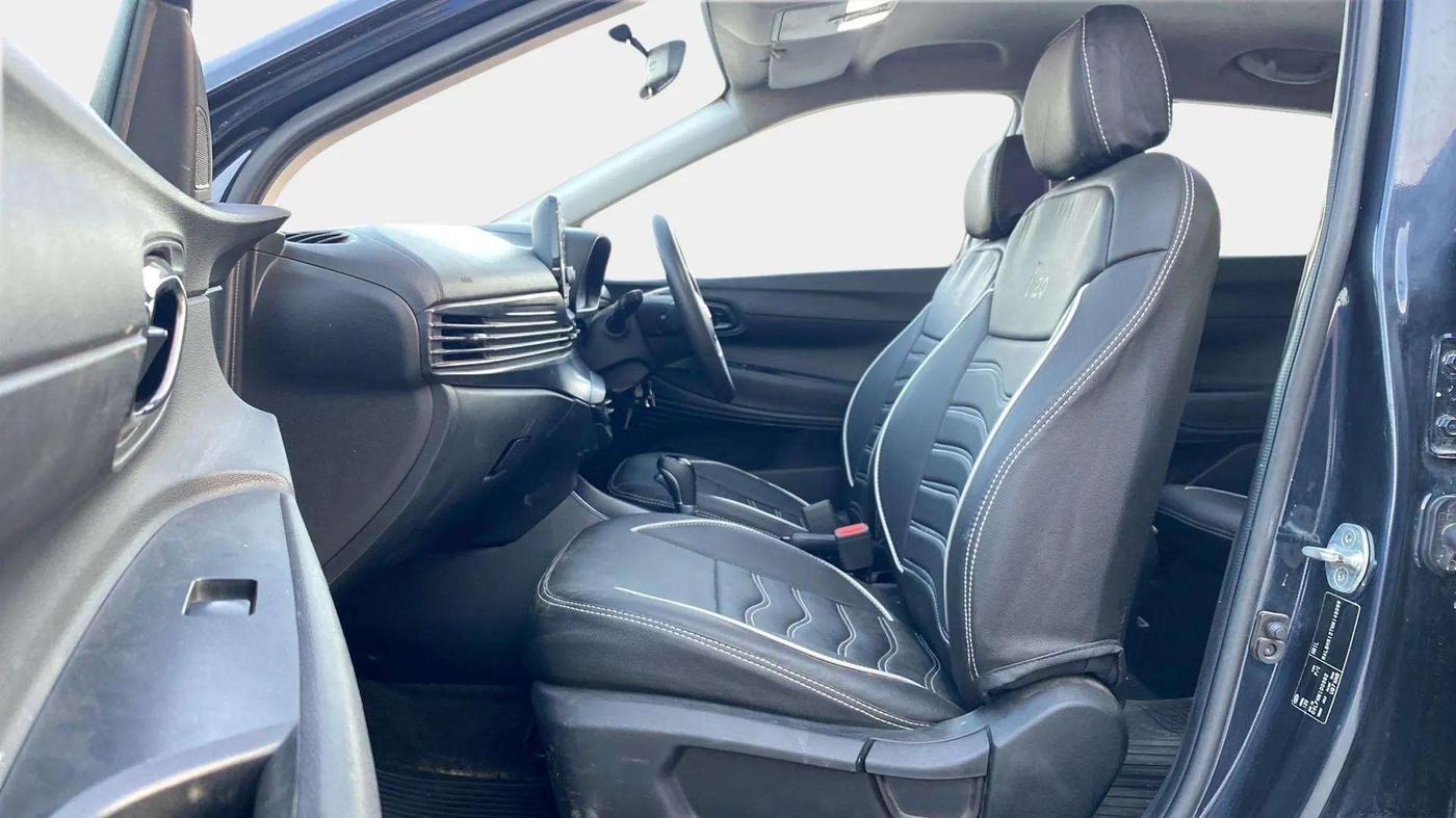 2022 Hyundai NEW I20 Sportz 1.2 IVT, Petrol, Automatic, 31,469 km, Right Side Front Door Cabin