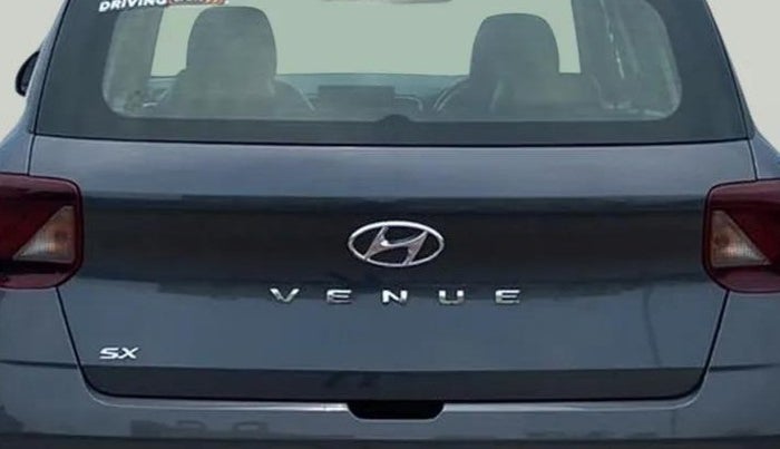 2021 Hyundai VENUE SX 1.5 CRDI, Diesel, Manual, 38,489 km, Dicky (Boot door) - Minor scratches