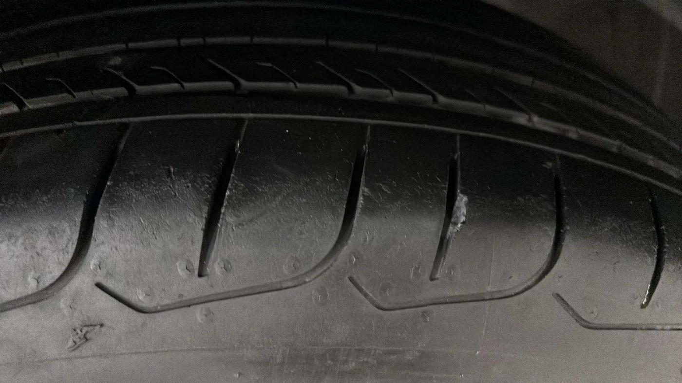 2023 KIA SELTOS HTE 1.5 PETROL, Petrol, Manual, 29,607 km, Right Front Tyre Tread