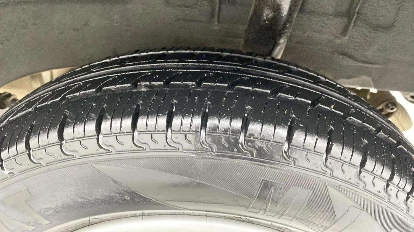 2016 Renault Kwid RXL, Petrol, Manual, 9,891 km, Left Rear Tyre Tread