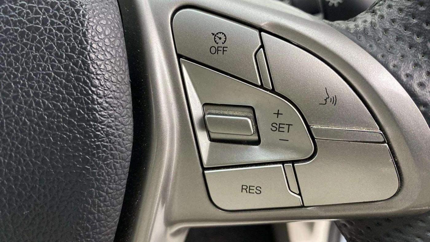 2022 Mahindra XUV300 W8 (O) 1.2 PETROL, Petrol, Manual, 27,873 km, Adaptive Cruise Control