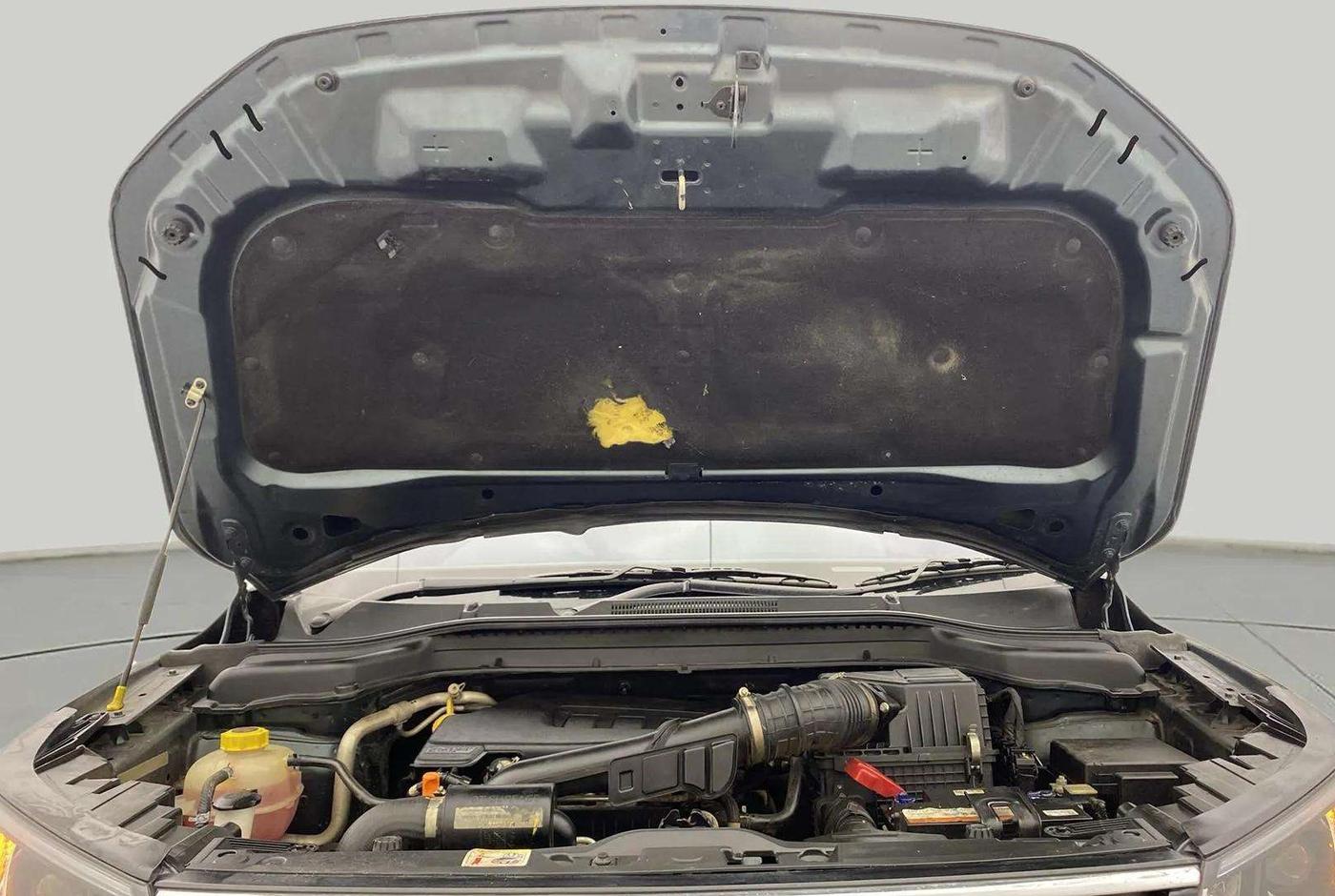 2022 Mahindra XUV300 W8 (O) 1.2 PETROL, Petrol, Manual, 27,873 km, Open Bonet