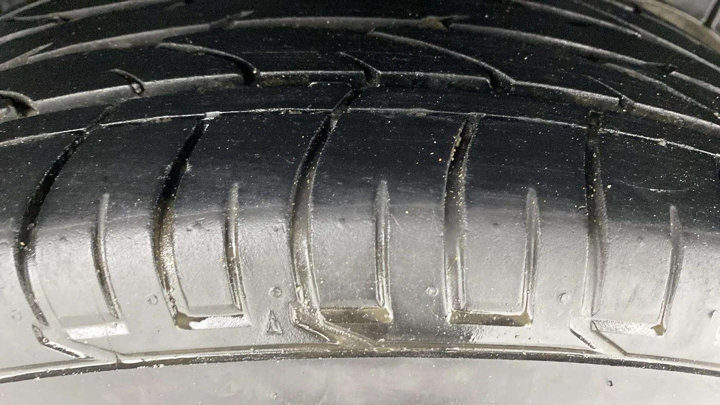 2022 Mahindra XUV300 W8 (O) 1.2 PETROL, Petrol, Manual, 27,873 km, Left Rear Tyre Tread