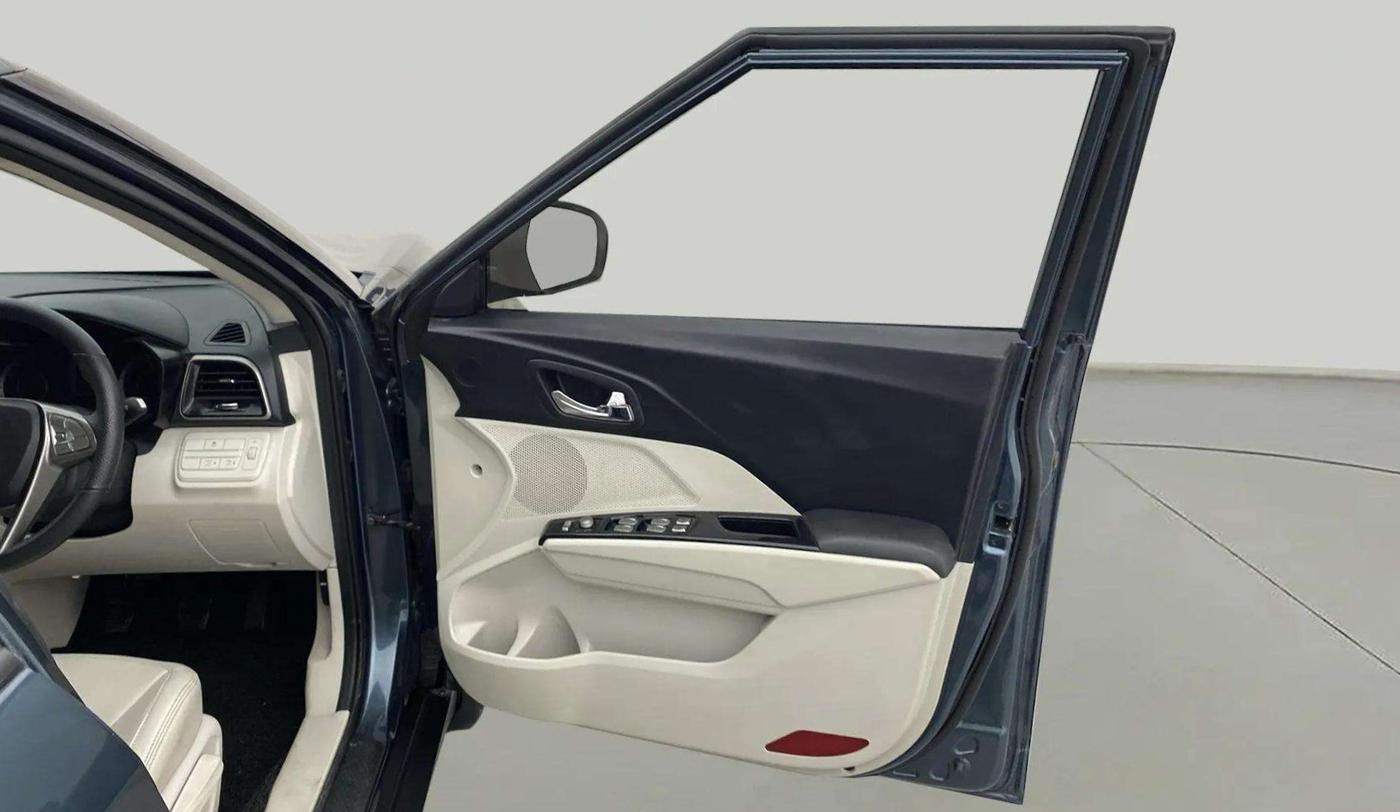2022 Mahindra XUV300 W8 (O) 1.2 PETROL, Petrol, Manual, 27,873 km, RHS Front Door