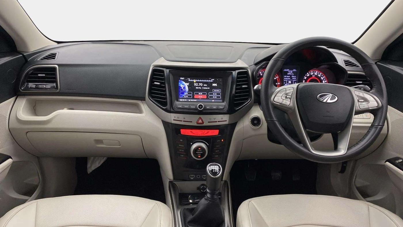 2022 Mahindra XUV300 W8 (O) 1.2 PETROL, Petrol, Manual, 27,873 km, Dashboard